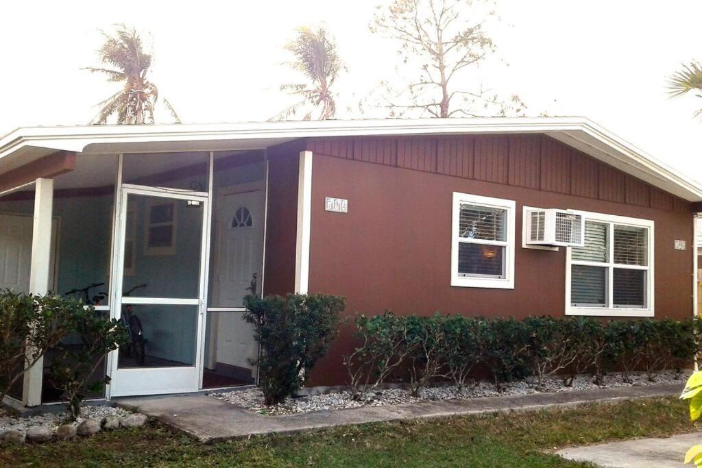 5 O'Clock Somewhere Near Beach With Fenced Doggie Area Apartment Naples Exterior photo