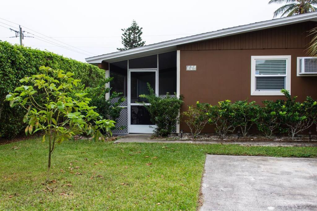 5 O'Clock Somewhere Near Beach With Fenced Doggie Area Apartment Naples Exterior photo